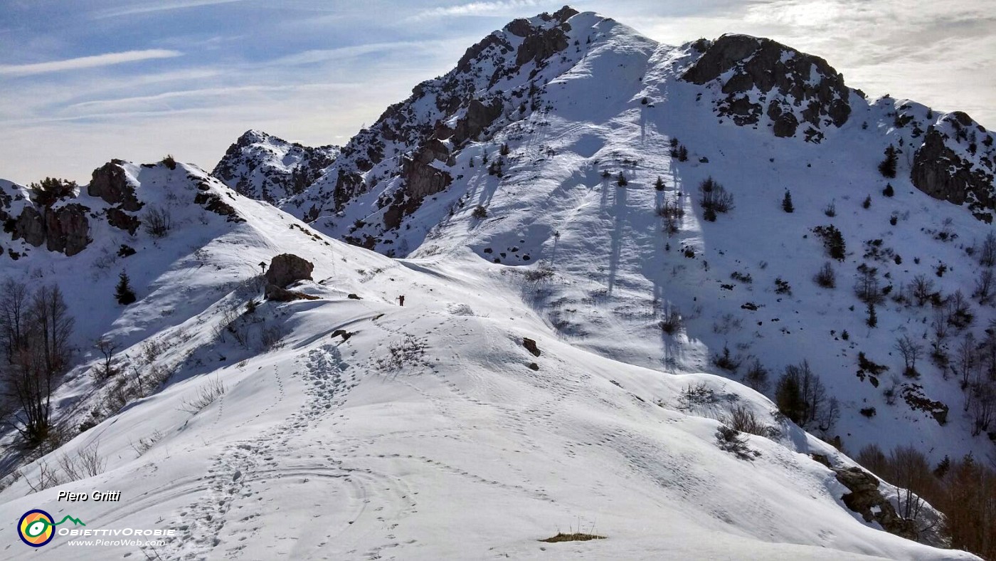 31 Vista sul Passo di Grialeggio e in Cancervo.jpg